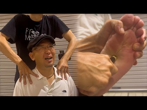 ASMR マッサージに感動の男性に肩もみとゴリゴリ足つぼ！そうきたかぁ上手いなぁ！