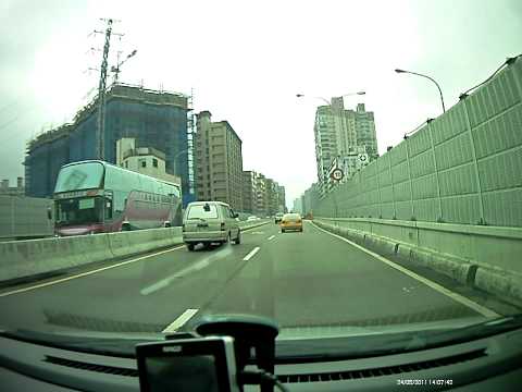 惡意逼車,在快速道路上急停嗆聲