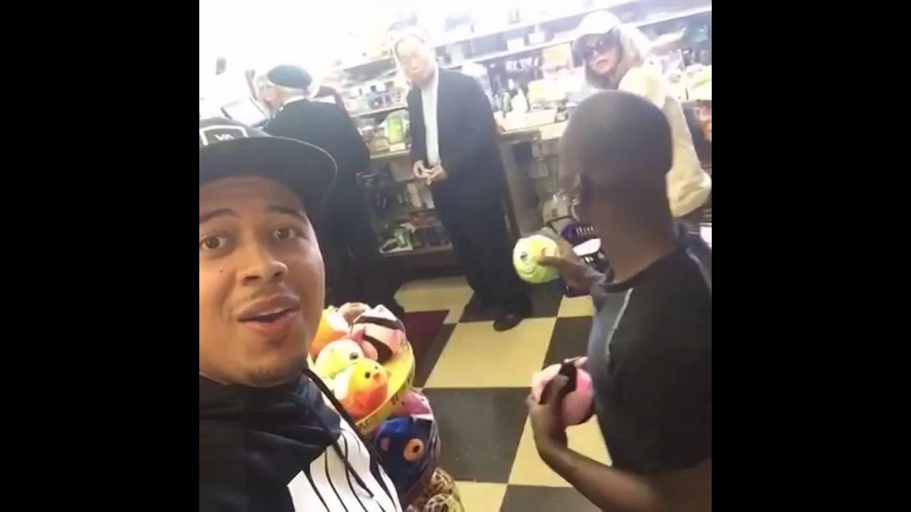 Ohh, he's stealing - by Mightyduck