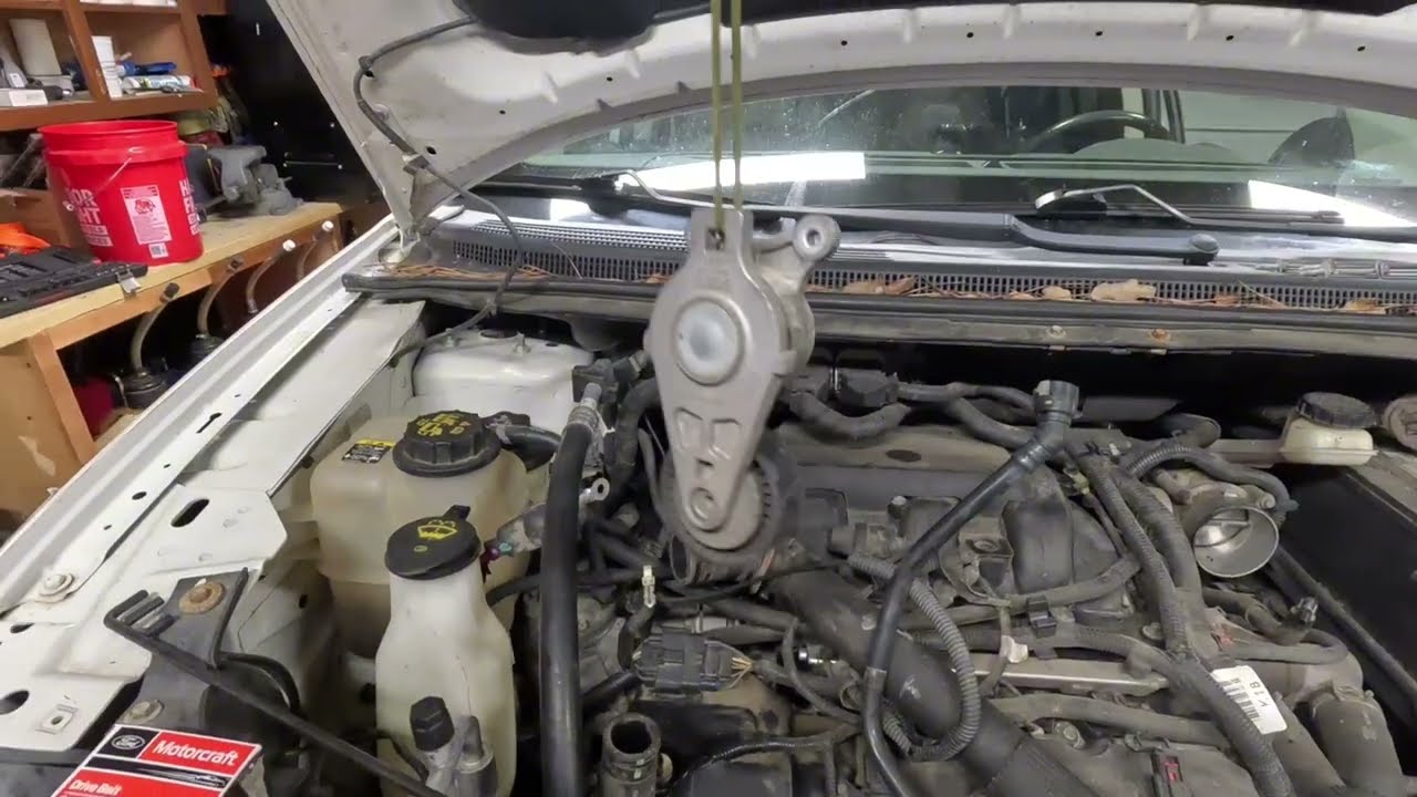 Пошаговая инструкция по замене генератора и натяжителя ремня на Ford Edge 3.5L. Предупреждение о ...