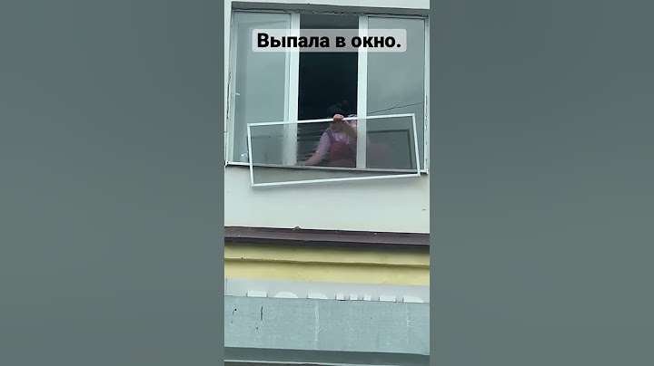 Женщина ставила москитную сетку и выпала в окно. Таксист поймал летящую из окна большую женщину.