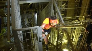 Runners race to the top of the Eiffel Tower screenshot 5