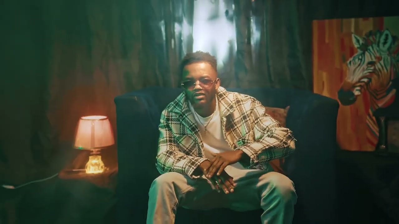 Guarda Eugène Bari - Million (Clip officiel) su YouTube Guarda Eugène Bari - Million (Clip officiel) su YouTube
