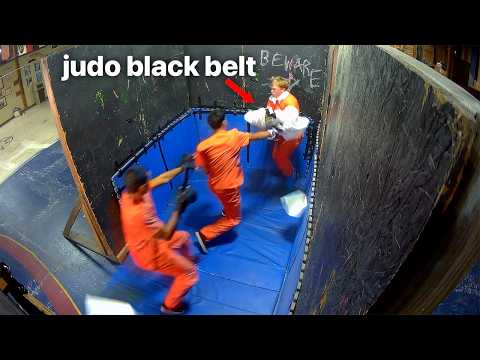 Video Fighting prisoners to see if judo works