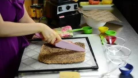 How to Make Black Sesame Crackers : Recipes & Cooking Techniques