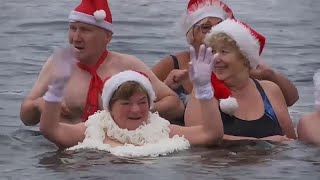 Berlin'de buz gibi gölde Noel kutlaması