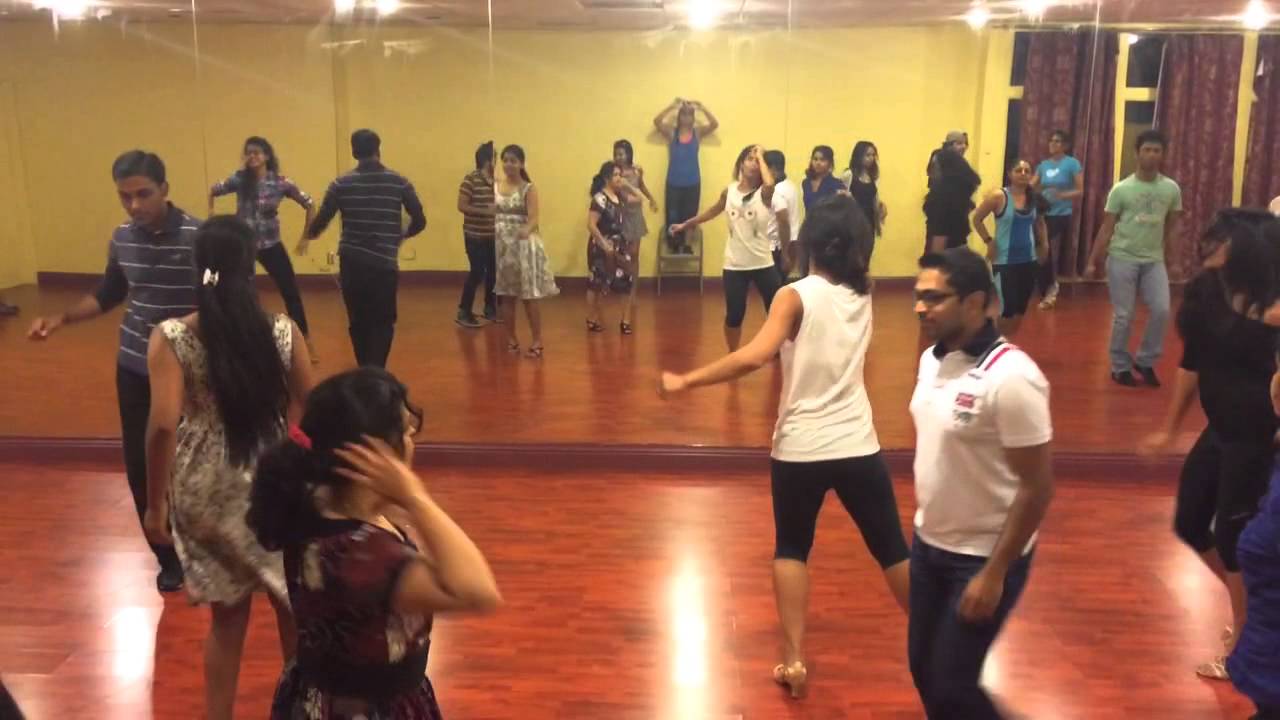 Salsa Class dancers studio