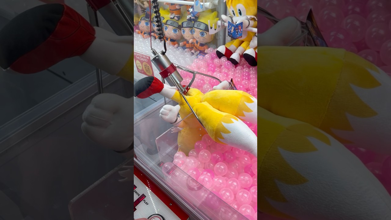 Tails STUCK Inside of the Claw Machine! 