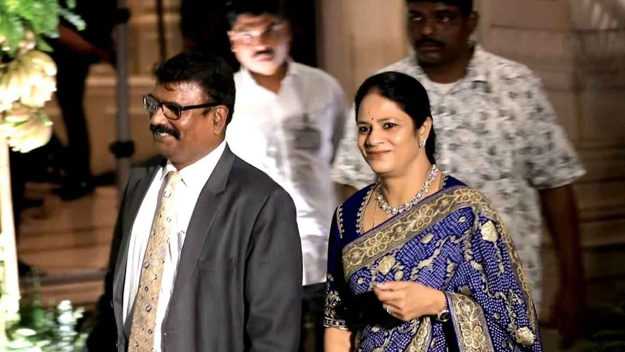 CM Revanth Reddy Wife Geetha Visuals At Virosh Reception | Vijay Devarakonda Reception