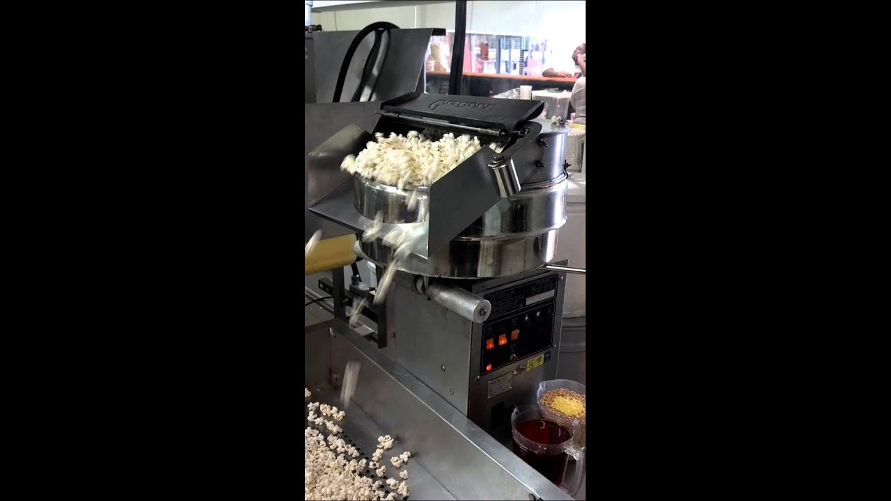Popping with 32oz cretors popper popcorn machine - YouTube
