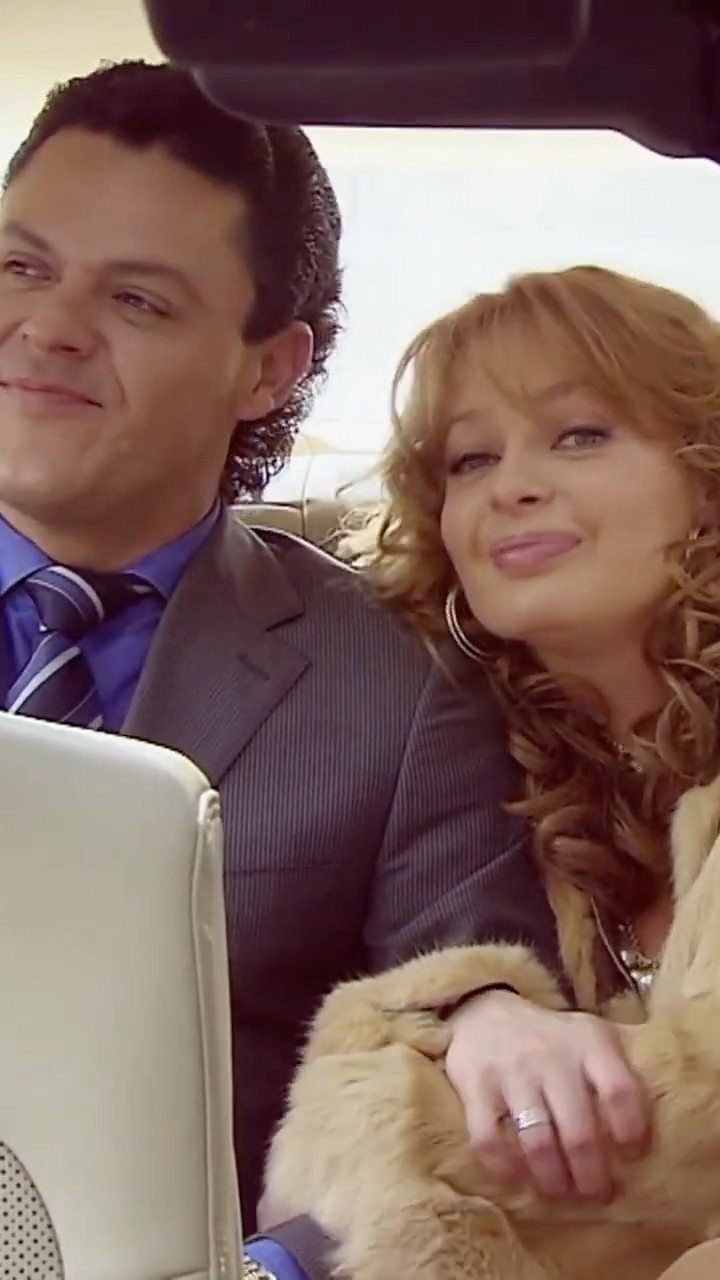 Solo canto en la regadera ??? #HastaQueElDineroNosSepare #JoanaBenedek #PedroFernández #shorts