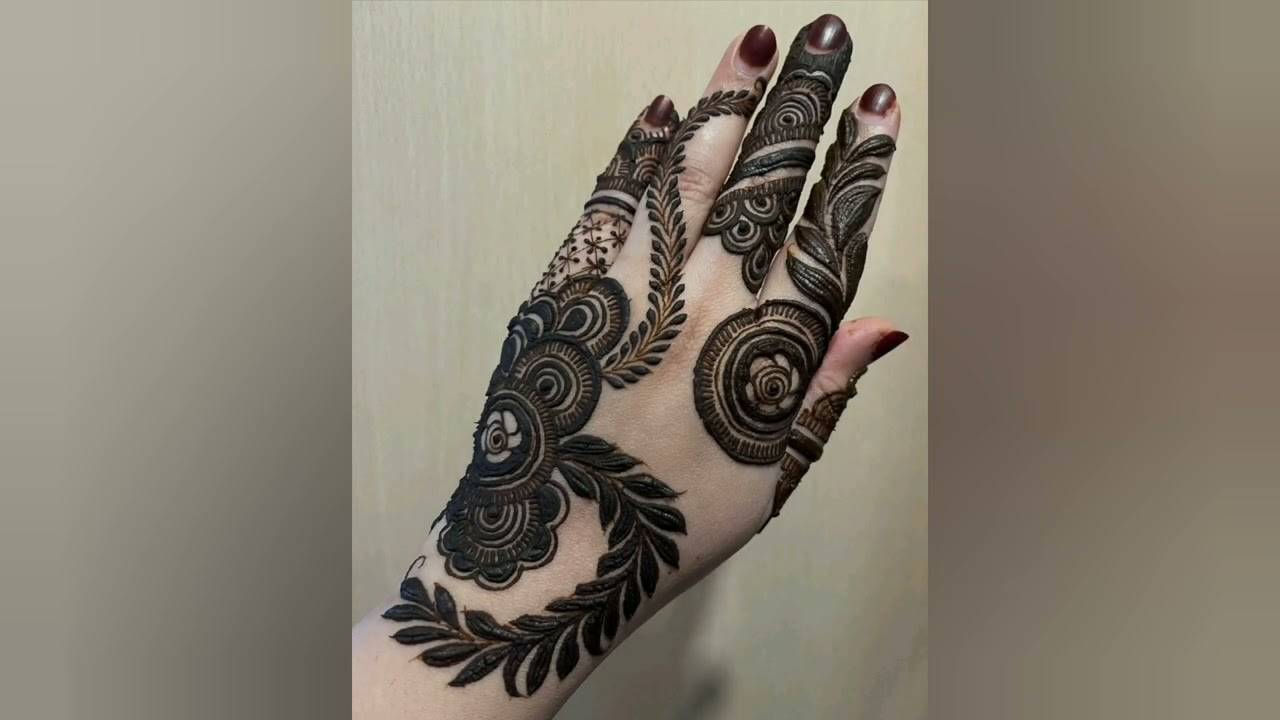 Easy and trending mehendi design ideas for girls in Eid Mubarak 