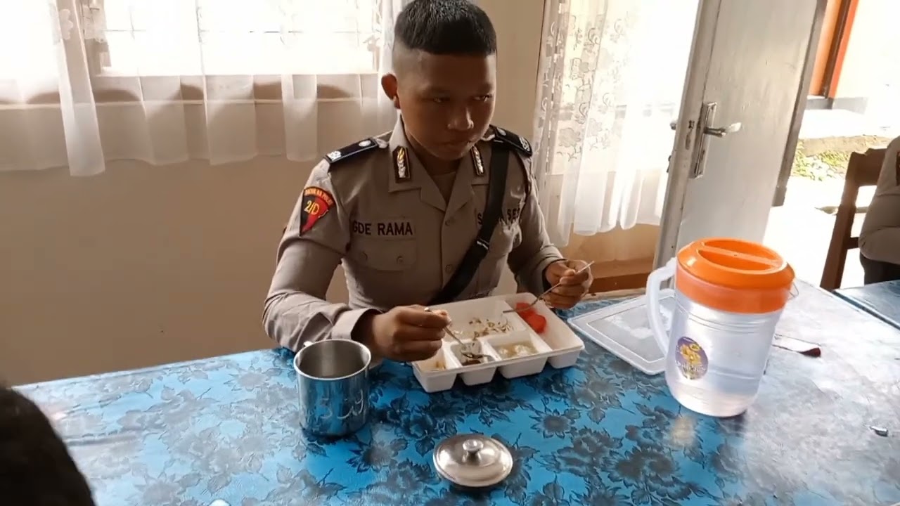 makan siang hari ini lahap | AK 48 SPN Polda Bali