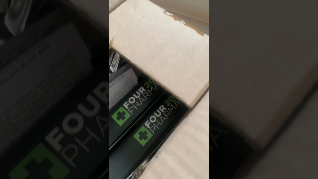 Curaleaf review Unpacking curaleaf ,sapphire clinics bcp (black cherry punch) and og kush 40g