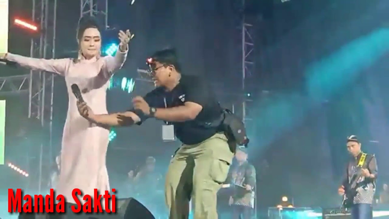 UGM Jogja Ambyar#Salah Apa Aku#Kolaborasi Music Dangdut Koplo Bareng Music Gamelan Tradisional#
