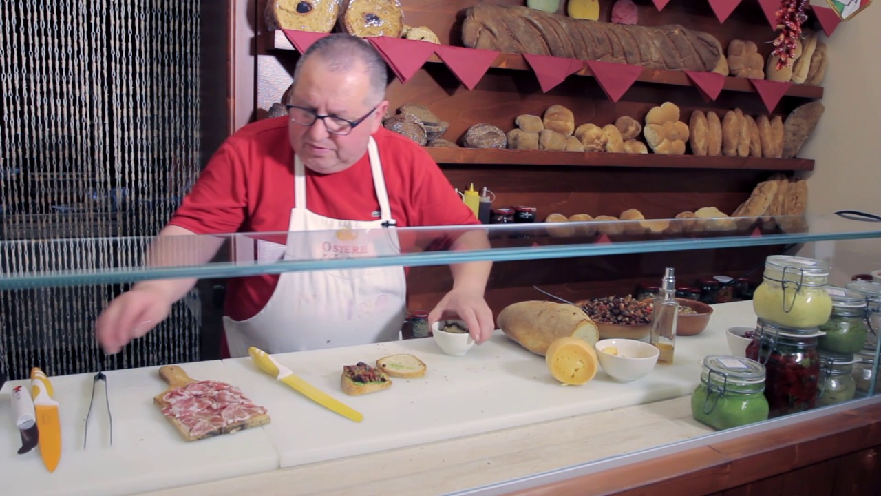 Il mitico Marino ci fa vedere come si prepara un vero panino pugliese