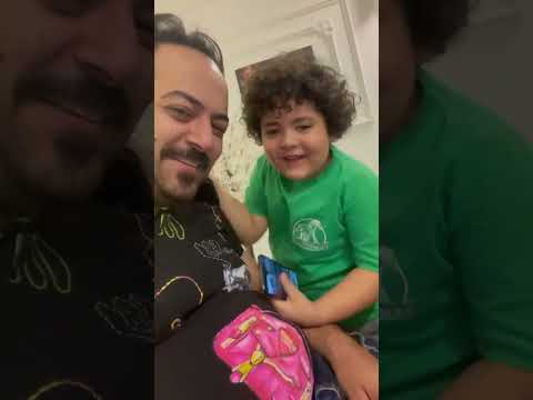 الفنان اسماعيل الليثي بيصور ابنه ضاضا وهو صغير ربنا يرحمه يارب