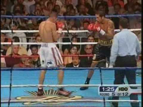 Santos Vs Margarito (09 Nov 04) - round 5 (great r...