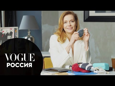 Что в сумке у Любови Толкалиной? | Vogue Россия