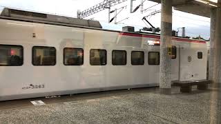 324次自強號(綠3000)關山站交會439次自強號(3000)(多功能車廂)