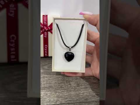 Натуральний камінь Чорний Агат кулон у формі сердечка на шнурку в подарунковій коробочці, видео 1