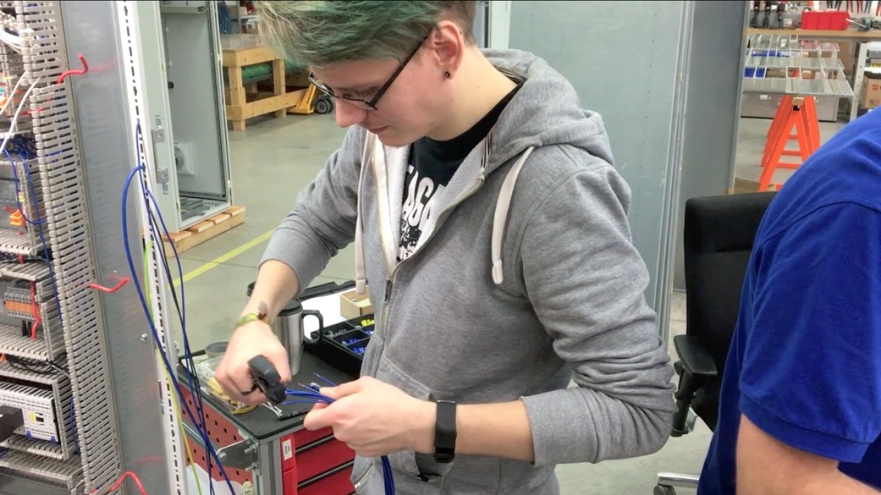 Praktikum Fur Die Ausbildung Elektroniker Fur Betriebstechik Schalt Und Steueranlagen Youtube