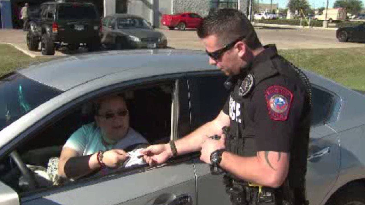 Officers handing out gift cards at traffic stops