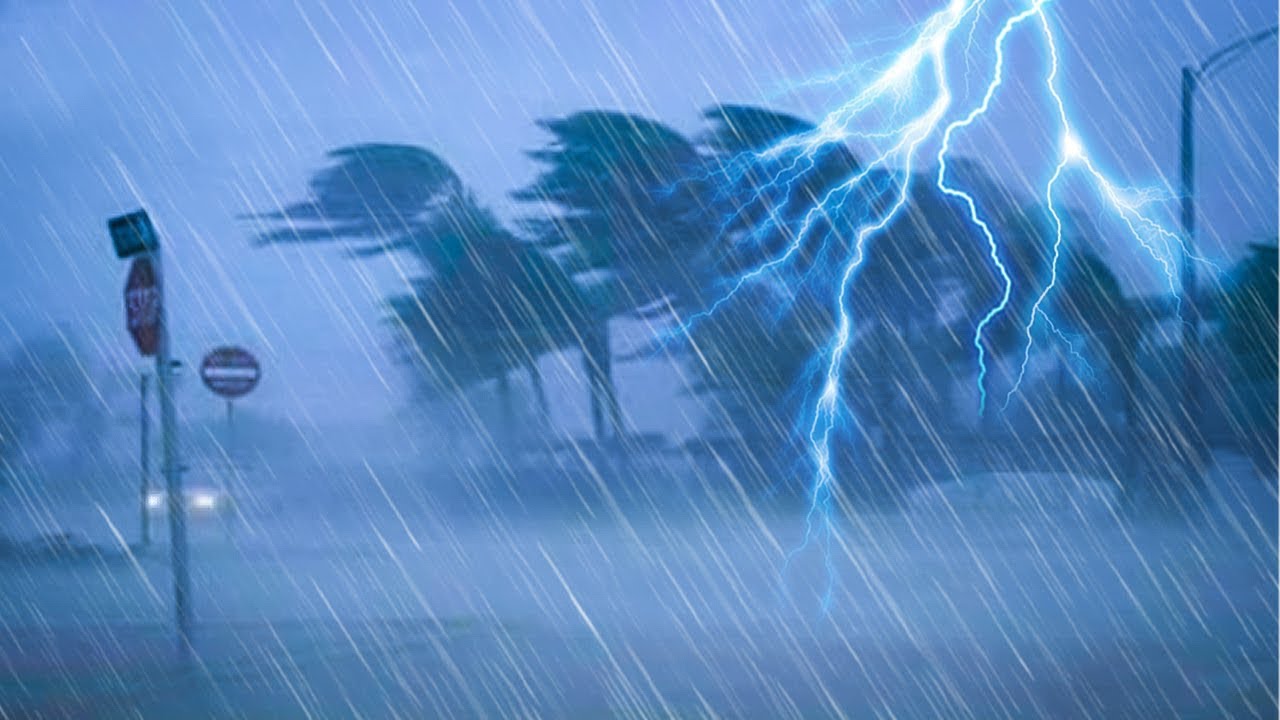 🔴 큰 폭풍우가 자정에 도시를 강타하여 숙면을 취하도록 돕습니다