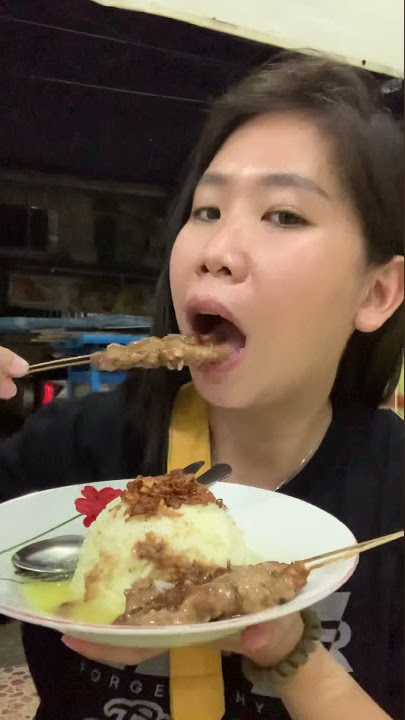 Eating Satay with Opor Sauce?!