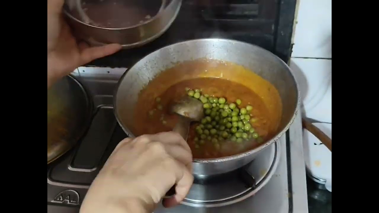 Aaj humne banaya matar paneer 😋