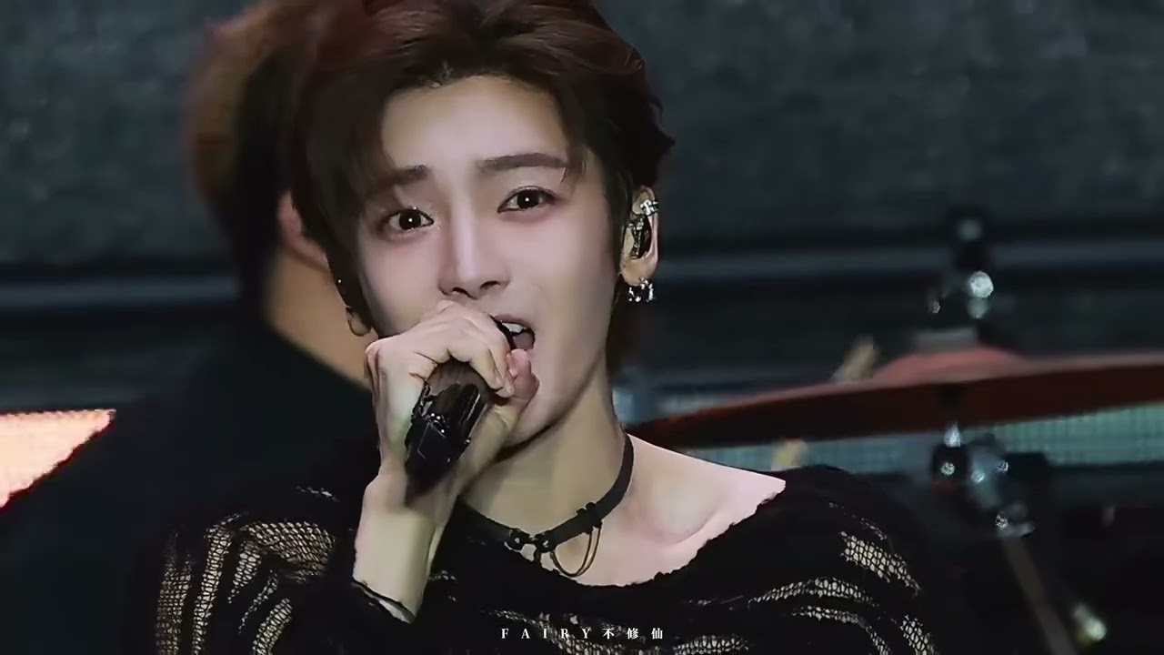 《多远都要在一起》by 侯明昊 | HoumingHao at Yangtze Finless Porpoise Music Festival #후명호 #neohou
