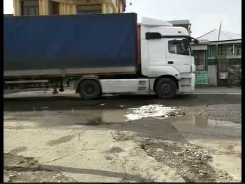 დაზიანებული გზის სავალი ნაწილი შავშეთის ქუჩაზე
