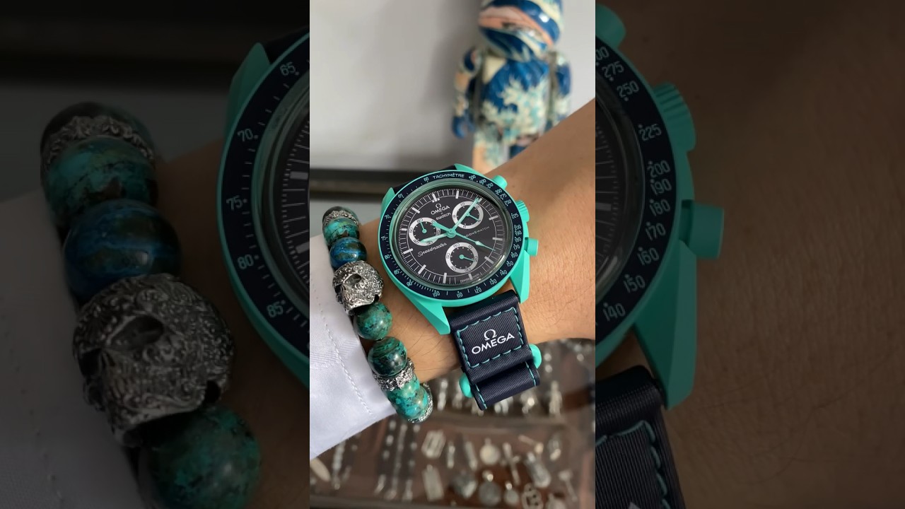 Как вам комбо? Swatch x Omega MoonSwatch «Полярное сияние» и браслет Procuda из серебра и хризаколлы