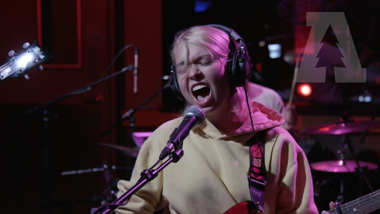 Regardez Snail Mail - Static Buzz | Audiotree Live sur YouTube Regardez Snail Mail - Static Buzz | Audiotree Live sur YouTube