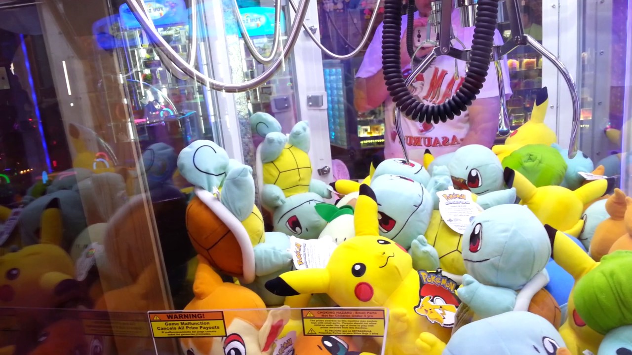 Arcade & Claw Machine Gaming At The Video Game Arcade "Flipper McCoys"