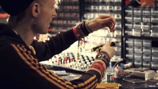 Sam Battle, Dive Bella Dive: How to turn a Gameboy into a Synth