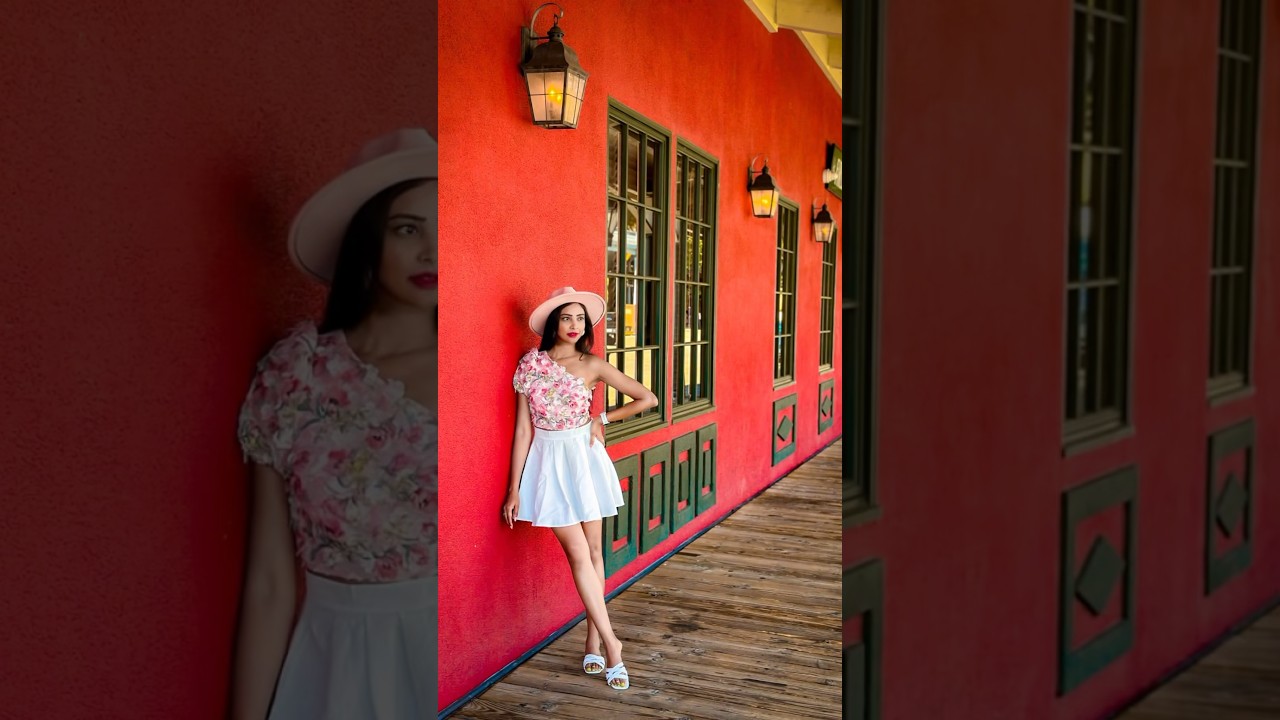 2 cute poses by the wall💕 