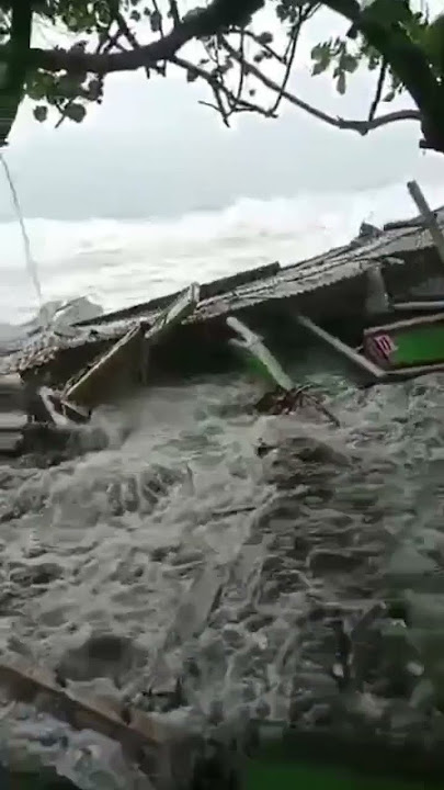 Pelabuhan Ratu Sukabumi diterjang ombak besar #bencanaalam #indonesia