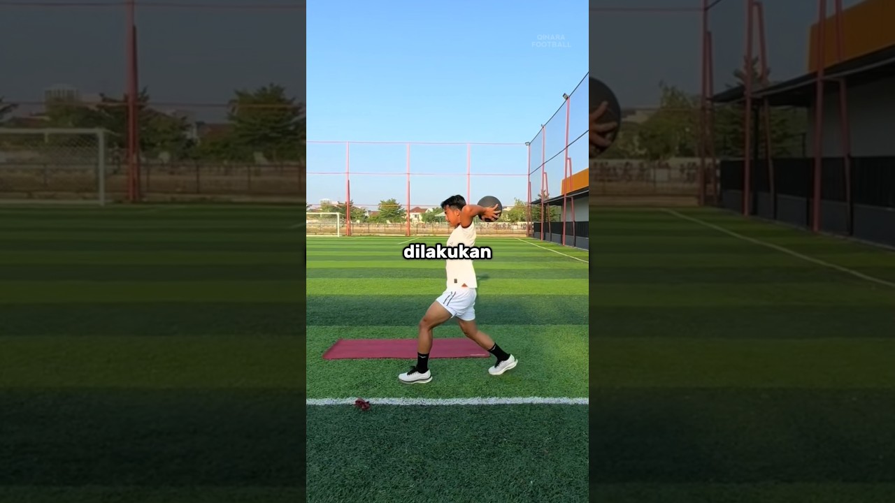 Mengapa Throw in sepakbola dilakukan dengan tangan?🤔