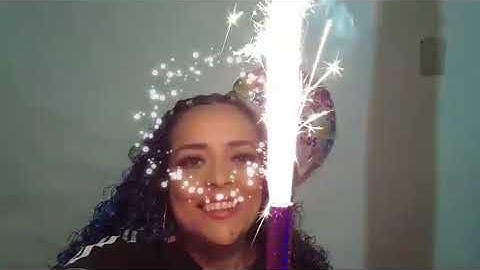 Yo celebrando mi cumpleaños feliz 15 de enero 2024 con migo misma