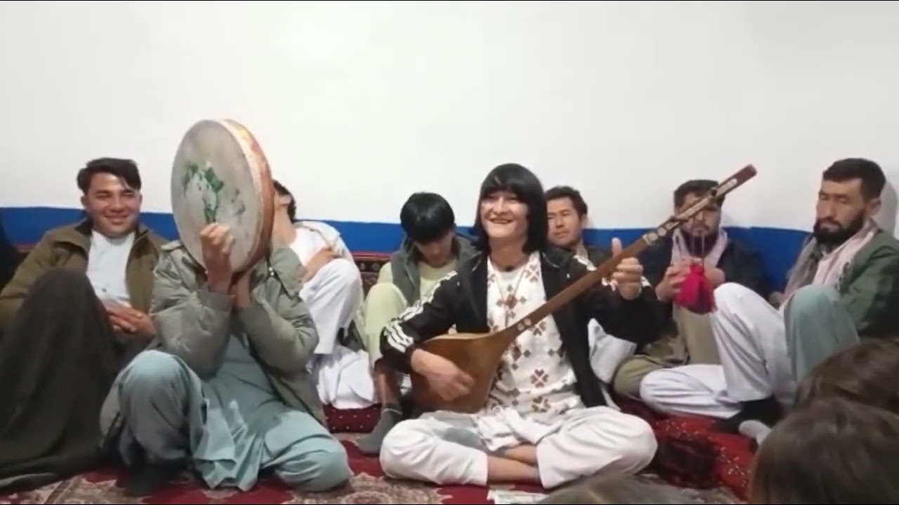 دمبوره زیبای هزارگی کامله شیرین  با اجرای علی ناصری و فداکار در محفل شاوشینی