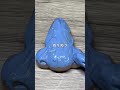 少し変わった色の鼻パックを剥がすASMR
