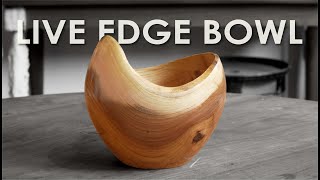 Woodturning - Live edge bowl