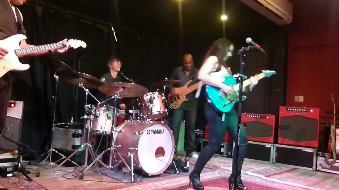 Erja Lyytinen "Dust My Broom"  The Stormy Monday Club, Bull's Head, Barnes,  London.  04.02.13