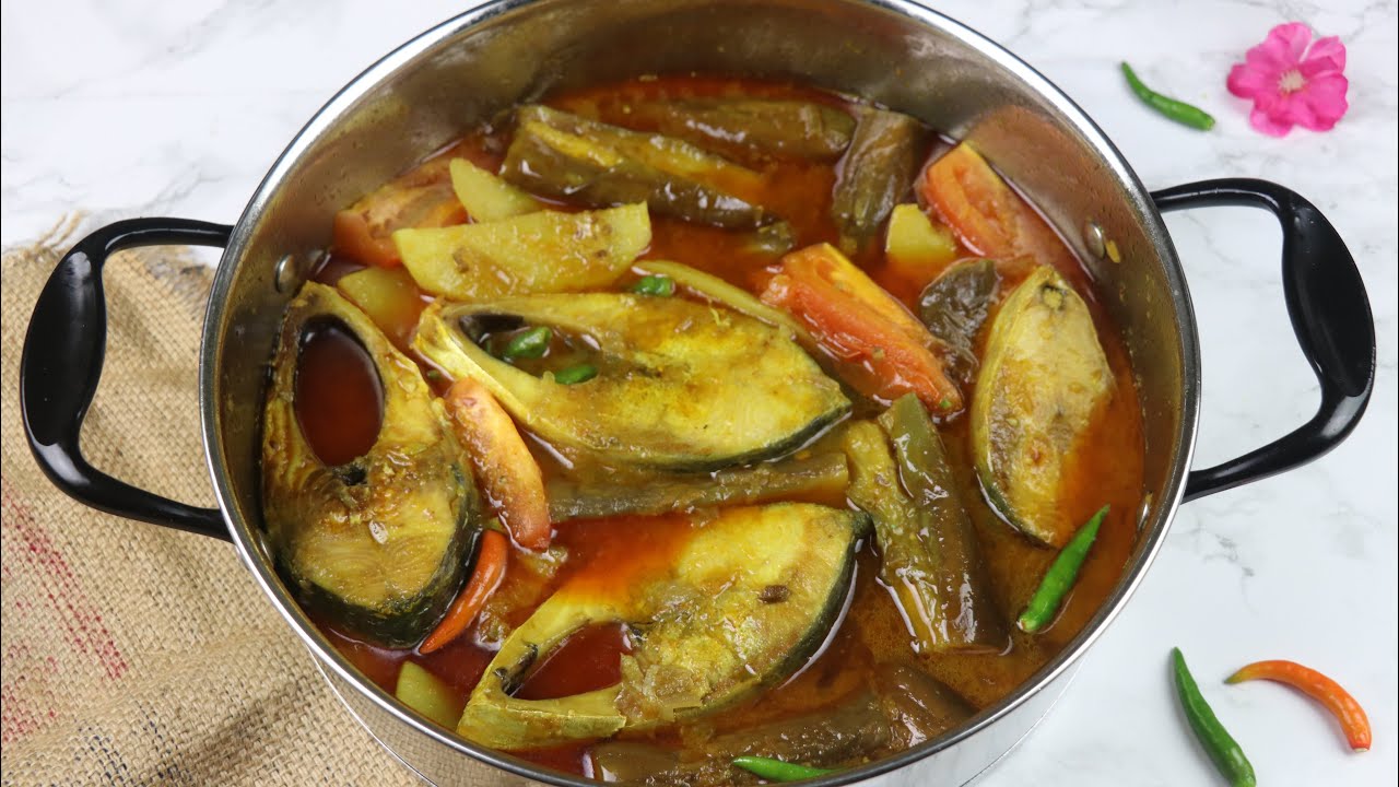 আলু বেগুন দিয়ে ইলিশ রেসিপি | Aloo Begun Ilish Jhol Recipe | Simple Hilsha Fish Recipe/Hilsha Recipe | Cooking Studio by Umme