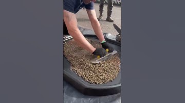 Train with the best in the business, and learn the fundamentals of laying resin bound surfacing! 🙌