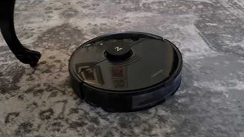 Roborock S7 docking at Auto-Empty Dock