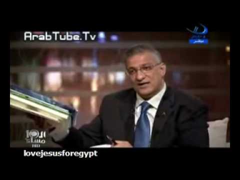مني الشاذلي مع وزير التربية والتعليم أحمد زكى بدر ٧