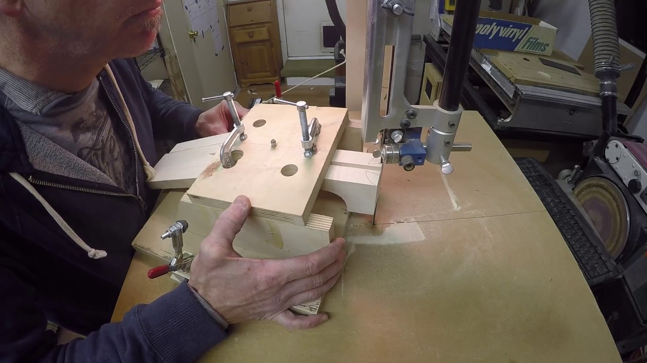 Cutting a compound dovetail neck joint on the bandsaw with Clark