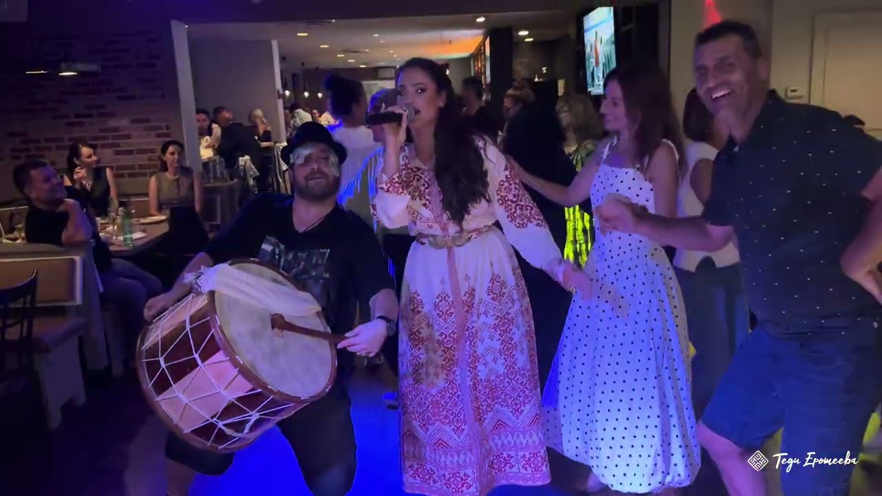Теди Еротеева в р-т "Балканика", Чикаго /  Folklore Night in "Balkanika", Chicago